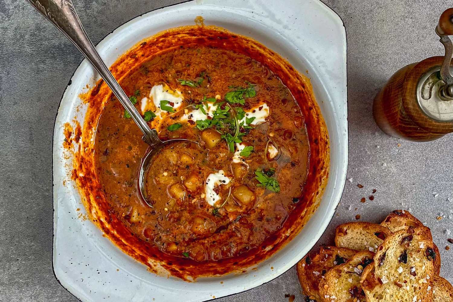 Gulasch på vildsvinsfärs