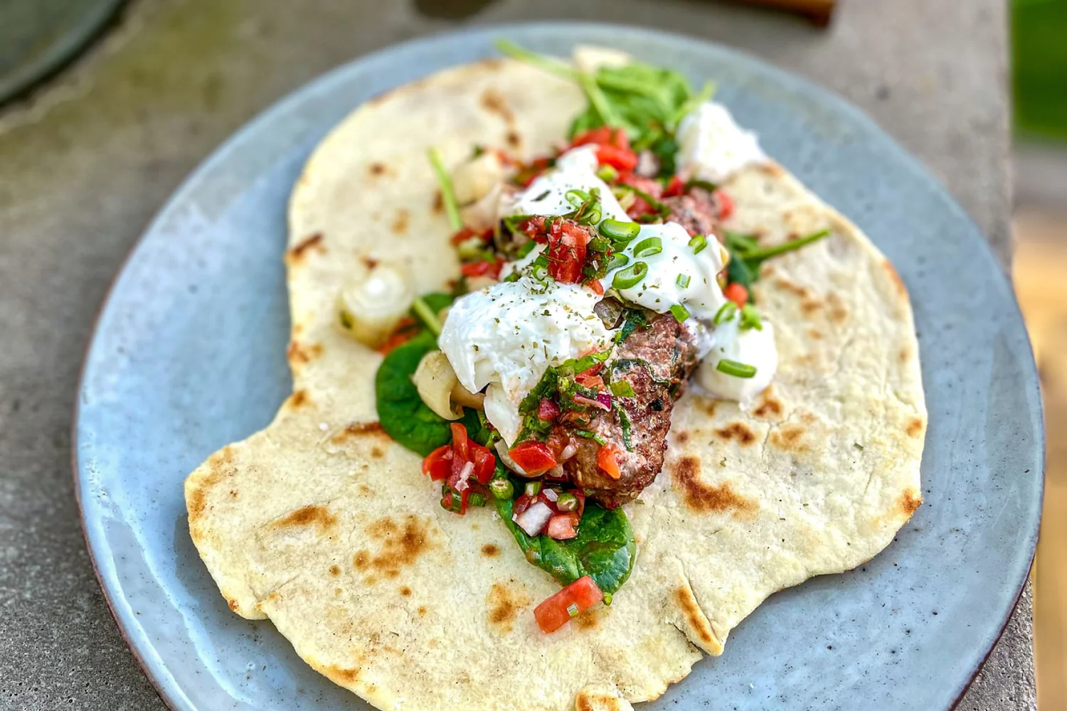 Hjortfärsspett med tomatsalsa & piadina