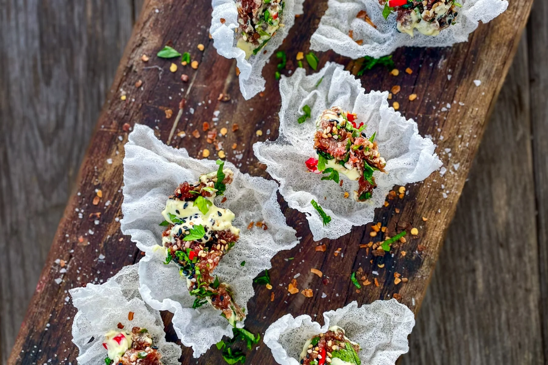 Asiatisk råbiff på friterat rispapper (rådjur eller hjort)