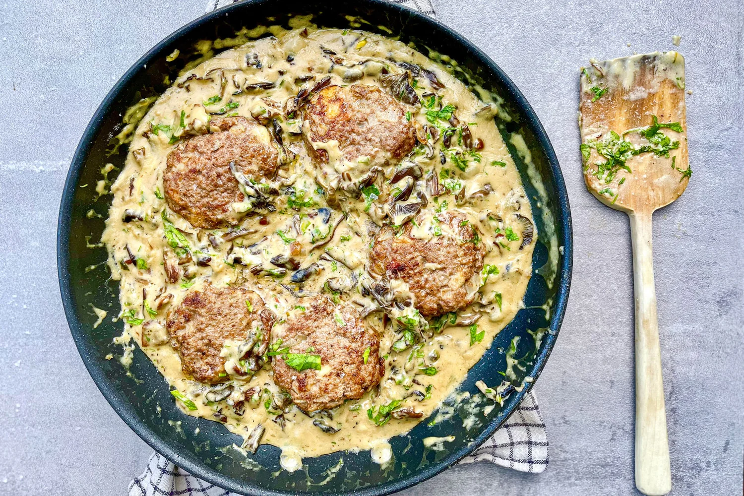 Älgfärsbiffar med svampsås